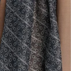 U.S. Polo Assn. Γυναίκες Κασκόλ Πασμίνα AIURW2346WPO000 Μαύρο 7 U.S. Polo Assn. Γυναίκες Κασκόλ Πασμίνα AIURW2346WPO000 Μαύρο -U.S. Polo Assn Εκπτώσεις unnamed file 1087